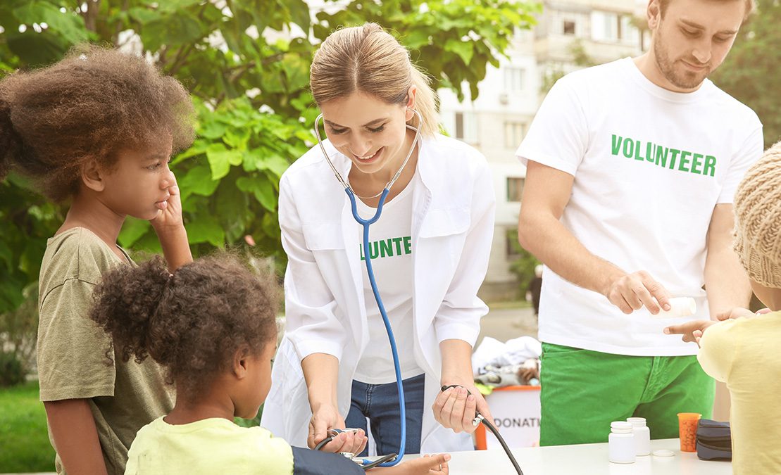 What is the best volunteering for medical students?